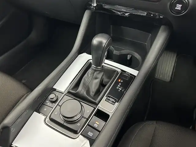 マツダ マツダ３ファストバック 15S ツーリング 道央・札幌 2020(令2)年 3.1万km ソウルレッドクリスタルM ・4WD/・純正SDナビゲーション/　CD/DVD/HDD/HDMI/フルセグ/USB/・i-ACTIVESENSE/・ビルトインETC/・社外ドライブレコーダー前後（ZRR-０１６）/・レーダークルーズコントロール/・横滑り防止装置/・前後コーナーセンサー/・オートライト/・オートマチックハイビーム/・オートブレーキホールド/・LEDヘッドライト/・MTモード付AT/・スマートキー/・プッシュスタート/・スペアキー１本/・純正フロアマット/・純正AW１８インチ/・電動格納ウィンカーミラー/・トノカバー/・取説あり