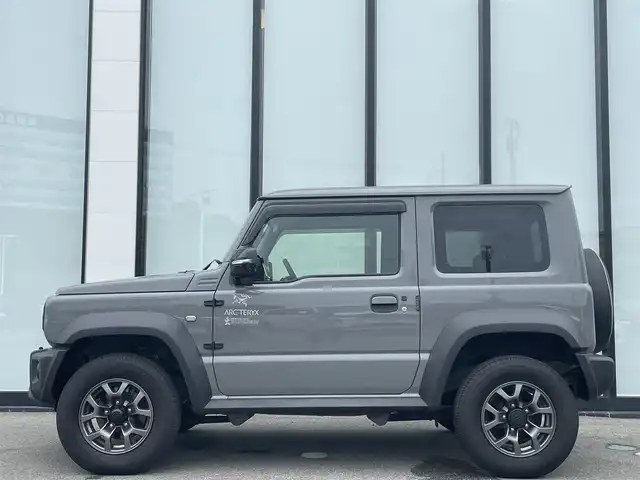 スズキ ジムニー シエラ JC 大阪府 2023(令5)年 2.3万km ミディアムグレー 純正ナビ　/ＥＴＣ　/シートヒーター　/前後ドライブレコーダー　/バックカメラ　/純正１５インチアルミホイール　/ＬＥＤヘッドランプ　/ヒーターミラー　/革巻ステアリング