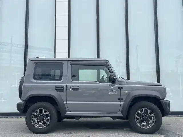 スズキ ジムニー シエラ JC 大阪府 2023(令5)年 2.3万km ミディアムグレー 純正ナビ　/ＥＴＣ　/シートヒーター　/前後ドライブレコーダー　/バックカメラ　/純正１５インチアルミホイール　/ＬＥＤヘッドランプ　/ヒーターミラー　/革巻ステアリング