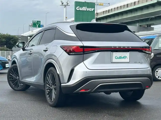 レクサス ＲＸ 450h+ バージョンL 愛知県 2023(令5)年 3.4万km シルバー サンルーフ /デジタルインナーミラー /純正ディスプレイオーディオ、ナビ/フルセグTV/BT/AC100V/パノラミックビューモニター/ビルトイン2.0ETC/純正21インチAW/レクサスチームメイト/レクサスセーフティシステム/ブラインドスポットモニター/ヘッドアップディスプレイ/レーダークルーズコントロール/パワーバックドア/レーダー探知機/ハーフレザーシート/前席パワーシート（D席メモリー付き）/シートヒーター /シートベンチレーション/ハンドルヒーター /スペアキー