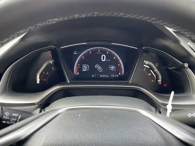 ホンダ シビック ハッチバック ホンダセンシング 新潟県 2021(令3)年 6.4万km プラチナホワイトパール 純正インターナビ(VXM-214VFi)/CD/DVD/BT/フルセグテレビ/SDミュージックサーバー/バックカメラ/ETC2.0/衝突被害軽減ブレーキ/レーンキープアシスト/レーダークルーズコントロール/半革シート/シートヒーター /パワーシート/ステアリングスイッチ/スマートキー/プッシュスタート/LEDヘッドライト/オートライト/オートハイビーム/フォグランプ/純正18インチアルミホイール