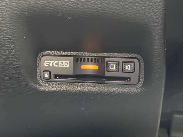 ホンダ シビック ハッチバック ホンダセンシング 新潟県 2021(令3)年 6.4万km プラチナホワイトパール 純正インターナビ(VXM-214VFi)/CD/DVD/BT/フルセグテレビ/SDミュージックサーバー/バックカメラ/ETC2.0/衝突被害軽減ブレーキ/レーンキープアシスト/レーダークルーズコントロール/半革シート/シートヒーター /パワーシート/ステアリングスイッチ/スマートキー/プッシュスタート/LEDヘッドライト/オートライト/オートハイビーム/フォグランプ/純正18インチアルミホイール