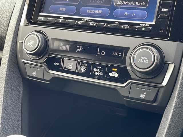 ホンダ シビック ハッチバック ホンダセンシング 新潟県 2021(令3)年 6.4万km プラチナホワイトパール 純正インターナビ(VXM-214VFi)/CD/DVD/BT/フルセグテレビ/SDミュージックサーバー/バックカメラ/ETC2.0/衝突被害軽減ブレーキ/レーンキープアシスト/レーダークルーズコントロール/半革シート/シートヒーター /パワーシート/ステアリングスイッチ/スマートキー/プッシュスタート/LEDヘッドライト/オートライト/オートハイビーム/フォグランプ/純正18インチアルミホイール