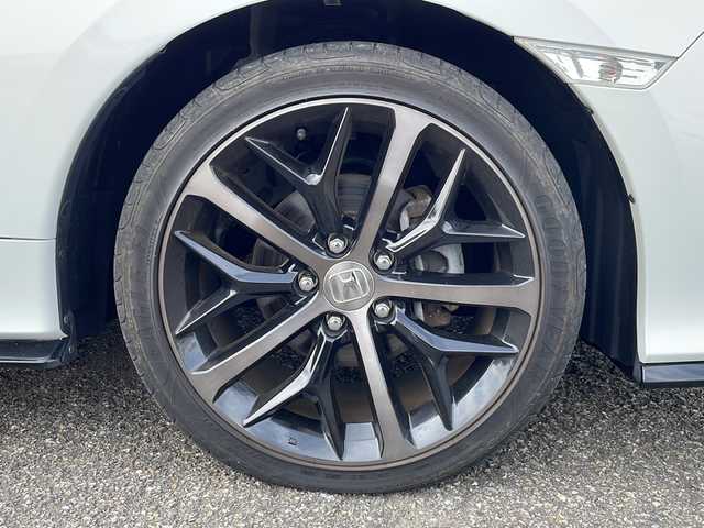 ホンダ シビック ハッチバック ホンダセンシング 新潟県 2021(令3)年 6.4万km プラチナホワイトパール 純正インターナビ(VXM-214VFi)/CD/DVD/BT/フルセグテレビ/SDミュージックサーバー/バックカメラ/ETC2.0/衝突被害軽減ブレーキ/レーンキープアシスト/レーダークルーズコントロール/半革シート/シートヒーター /パワーシート/ステアリングスイッチ/スマートキー/プッシュスタート/LEDヘッドライト/オートライト/オートハイビーム/フォグランプ/純正18インチアルミホイール
