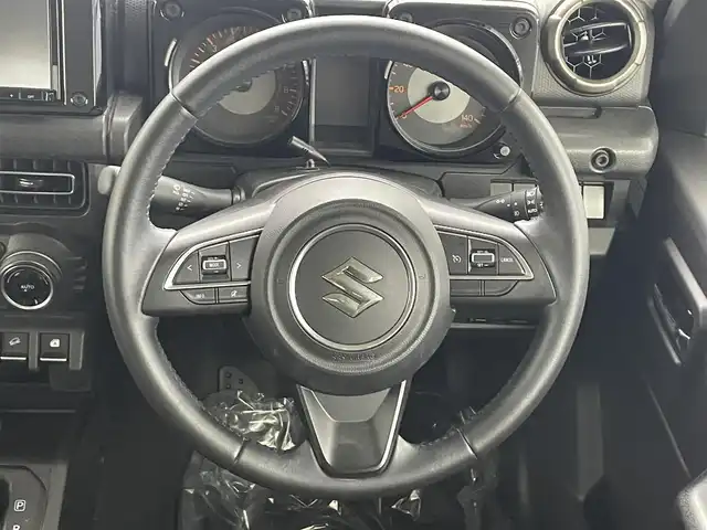 スズキ ジムニー XC 埼玉県 2018(平30)年 3.1万km シフォンアイボリーメタリックブラック2トーンルーフ 純正９型ナビ　温シート　衝突軽減　ＥＴＣ　Ｂカメラ　フルセグＴＶ　ワンオナ　ＣＤ　ＤＶＤ　ＵＳＢ　　ＡＵＸ　クルコン　ターボ　純正フロアマット　ＬＥＤヘッドライト　ダウンヒルコントロール 禁煙車