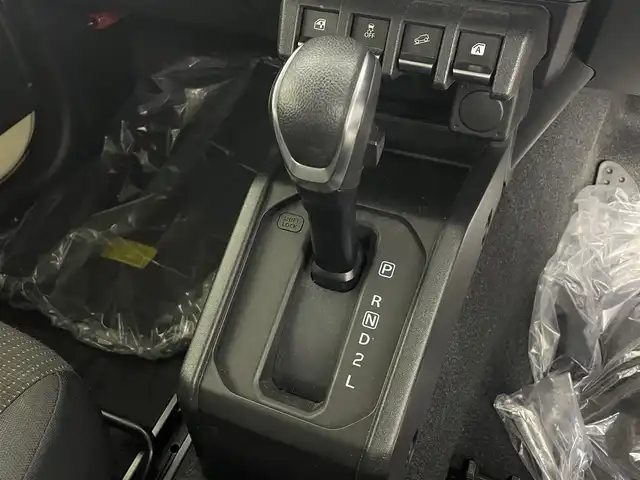 スズキ ジムニー XC 埼玉県 2018(平30)年 3.1万km シフォンアイボリーメタリックブラック2トーンルーフ 純正９型ナビ　温シート　衝突軽減　ＥＴＣ　Ｂカメラ　フルセグＴＶ　ワンオナ　ＣＤ　ＤＶＤ　ＵＳＢ　　ＡＵＸ　クルコン　ターボ　純正フロアマット　ＬＥＤヘッドライト　ダウンヒルコントロール 禁煙車