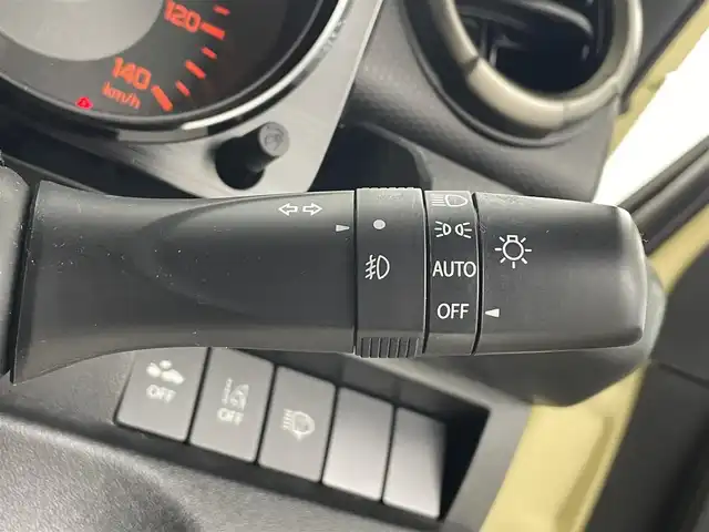 スズキ ジムニー XC 埼玉県 2018(平30)年 3.1万km シフォンアイボリーメタリックブラック2トーンルーフ 純正９型ナビ　温シート　衝突軽減　ＥＴＣ　Ｂカメラ　フルセグＴＶ　ワンオナ　ＣＤ　ＤＶＤ　ＵＳＢ　　ＡＵＸ　クルコン　ターボ　純正フロアマット　ＬＥＤヘッドライト　ダウンヒルコントロール 禁煙車