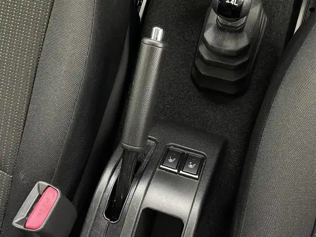 スズキ ジムニー XC 埼玉県 2018(平30)年 3.1万km シフォンアイボリーメタリックブラック2トーンルーフ 純正９型ナビ　温シート　衝突軽減　ＥＴＣ　Ｂカメラ　フルセグＴＶ　ワンオナ　ＣＤ　ＤＶＤ　ＵＳＢ　　ＡＵＸ　クルコン　ターボ　純正フロアマット　ＬＥＤヘッドライト　ダウンヒルコントロール 禁煙車