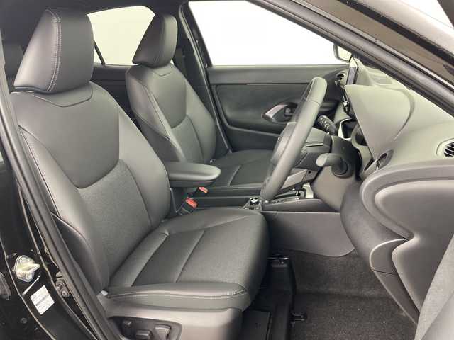 トヨタ ヤリスクロス ハイブリッド Z 道央・札幌 2025(令7)年 0.1千km ブラックマイカ ・4WD　/・寒冷地仕様/・純正ディスプレイオーディオナビ&BT&USB&TV　/・パノラミックビューモニター/・バックカメラ/・トヨタセーフティセンス/・レーダークルーズコントロール/・レーンキープアシスト/・ブラインドスポットモニター/・コーナーセンサー/・D席パワーシート/・前席シートヒーター/・ハーフレザーシート/・ステアリングヒーター/・ステアリングスイッチ/・LEDヘッドライト/・オートライト/・オートマチックハイビーム/・スマートキー