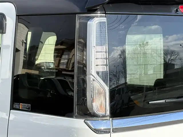 スズキ スペーシア カスタム HYBRID XS ターボ 岩手県 2020(令2)年 6.3万km ピュアホワイトパール/ブラック2トーン 4WD/ハーフレザーシート/全方位カメラ/両側パワースライドドア/ヘッドアップディスプレイ/純正8インチナビ/→フルセグTV/Bluetooth/CD/DVD/FM/AM/バックカメラ/サイドカメラ/ステアリングスイッチ/クルーズコントロール/衝突軽減システム/横滑り防止装置/レーンキープアシスト/オートライト/LEDヘッドライト/LEDフォグライト/〇プッシュスタート/〇電動格納ミラー/〇シンカーミラー/〇シガーソケット/〇USBポート/〇ドアバイザー/〇フロアマット/〇スマートキー/〇取扱説明書/スペアキー/ETC/2列目サンシェード/2列目テーブル