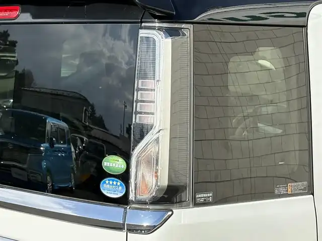 スズキ スペーシア カスタム HYBRID XS ターボ 岩手県 2020(令2)年 6.3万km ピュアホワイトパール/ブラック2トーン 4WD/ハーフレザーシート/全方位カメラ/両側パワースライドドア/ヘッドアップディスプレイ/純正8インチナビ/→フルセグTV/Bluetooth/CD/DVD/FM/AM/バックカメラ/サイドカメラ/ステアリングスイッチ/クルーズコントロール/衝突軽減システム/横滑り防止装置/レーンキープアシスト/オートライト/LEDヘッドライト/LEDフォグライト/〇プッシュスタート/〇電動格納ミラー/〇シンカーミラー/〇シガーソケット/〇USBポート/〇ドアバイザー/〇フロアマット/〇スマートキー/〇取扱説明書/スペアキー/ETC/2列目サンシェード/2列目テーブル