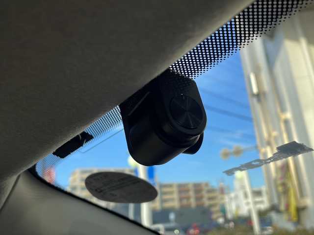 マツダ マツダ２ 15S ブラックトーンED 静岡県 2021(令3)年 3.4万km スノーフレイクホワイトパールマイカ 純正ナビ/AM/FM/USB/CD/DVD/AUX/フルセグTV/Bluetooth/主要装備/・全方位カメラ　/・コーナーセンサー　/・レーダークルーズコントロール　/・ドライブレコーダー　/・デジタルインナーミラー　/・ヘッドアップディスプレイ　/・パドルシフト/・ステアリングリモコン　/・プッシュスタート/・スマートキー/・プッシュスタート/・横滑り防止装置/・レーンキープ/・アイドリングストップ/・純正アルミホイール/・純正フロアマット/・スマートブレーキ/・４WD