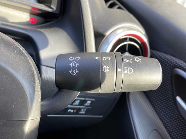 マツダ マツダ２ 15S ブラックトーンED 静岡県 2021(令3)年 3.4万km スノーフレイクホワイトパールマイカ 純正ナビ/AM/FM/USB/CD/DVD/AUX/フルセグTV/Bluetooth/主要装備/・全方位カメラ　/・コーナーセンサー　/・レーダークルーズコントロール　/・ドライブレコーダー　/・デジタルインナーミラー　/・ヘッドアップディスプレイ　/・パドルシフト/・ステアリングリモコン　/・プッシュスタート/・スマートキー/・プッシュスタート/・横滑り防止装置/・レーンキープ/・アイドリングストップ/・純正アルミホイール/・純正フロアマット/・スマートブレーキ/・４WD