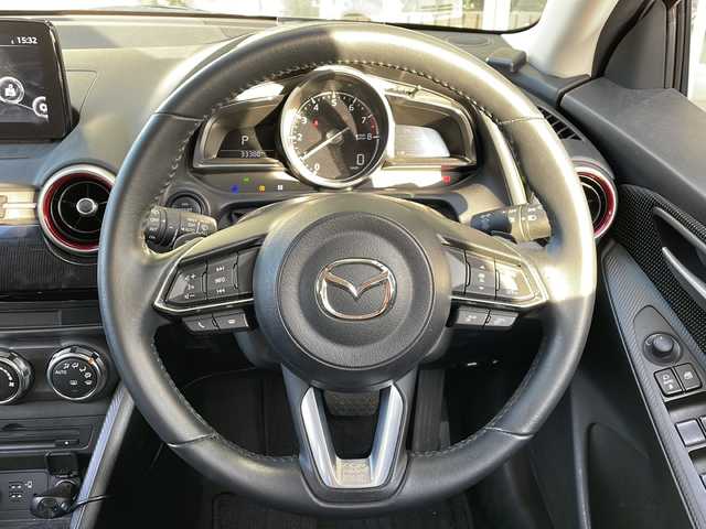 マツダ マツダ２ 15S ブラックトーンED 静岡県 2021(令3)年 3.4万km スノーフレイクホワイトパールマイカ 純正ナビ/AM/FM/USB/CD/DVD/AUX/フルセグTV/Bluetooth/主要装備/・全方位カメラ　/・コーナーセンサー　/・レーダークルーズコントロール　/・ドライブレコーダー　/・デジタルインナーミラー　/・ヘッドアップディスプレイ　/・パドルシフト/・ステアリングリモコン　/・プッシュスタート/・スマートキー/・プッシュスタート/・横滑り防止装置/・レーンキープ/・アイドリングストップ/・純正アルミホイール/・純正フロアマット/・スマートブレーキ/・４WD