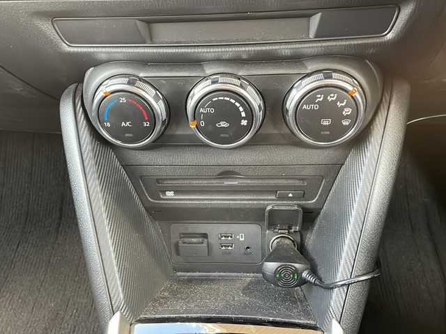 マツダ マツダ２ 15S ブラックトーンED 静岡県 2021(令3)年 3.4万km スノーフレイクホワイトパールマイカ 純正ナビ/AM/FM/USB/CD/DVD/AUX/フルセグTV/Bluetooth/主要装備/・全方位カメラ　/・コーナーセンサー　/・レーダークルーズコントロール　/・ドライブレコーダー　/・デジタルインナーミラー　/・ヘッドアップディスプレイ　/・パドルシフト/・ステアリングリモコン　/・プッシュスタート/・スマートキー/・プッシュスタート/・横滑り防止装置/・レーンキープ/・アイドリングストップ/・純正アルミホイール/・純正フロアマット/・スマートブレーキ/・４WD