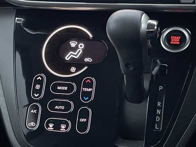 日産 デイズ ルークス ハイウェイスターX 福岡県 2015(平27)年 5.8万km クールシルバー 純正ナビ/【CD.DVD.Bluetooth.フルセグTV】/アラウンドビューモニター/衝突軽減ブレーキ/ETC/片側パワースライドドア/キセノンヘッドライト/オートライト/アイドリングストップ/純正アルミホイール/プッシュスタート/スマートキー