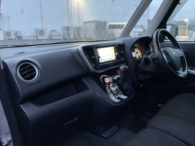 日産 デイズ ルークス ハイウェイスターX 福岡県 2015(平27)年 5.8万km クールシルバー 純正ナビ/【CD.DVD.Bluetooth.フルセグTV】/アラウンドビューモニター/衝突軽減ブレーキ/ETC/片側パワースライドドア/キセノンヘッドライト/オートライト/アイドリングストップ/純正アルミホイール/プッシュスタート/スマートキー