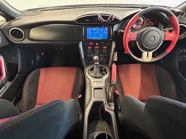 トヨタ ８６ GT 静岡県 2012(平24)年 9.8万km クリスタルブラックシリカ (株)IDOMが運営する【じしゃロン浜松店】の自社ローン専用車両になりますこちらは現金またはオートローンご利用時の価格です。自社ローンご希望の方は別途その旨お申付け下さい/社外ナビ（AVIC-ZH99）/CD/DVD/AM/FM/Bluetooth/フルセグテレビ/スマートキー/パドルシフト/社外スロットルコントローラー/バックカメラ/社外マフラー/ドアバイザー/フォグランプ