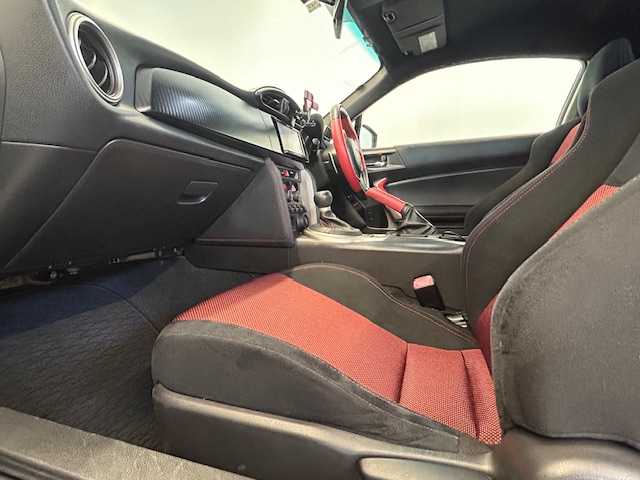 トヨタ ８６ GT 静岡県 2012(平24)年 9.8万km クリスタルブラックシリカ (株)IDOMが運営する【じしゃロン浜松店】の自社ローン専用車両になりますこちらは現金またはオートローンご利用時の価格です。自社ローンご希望の方は別途その旨お申付け下さい/社外ナビ（AVIC-ZH99）/CD/DVD/AM/FM/Bluetooth/フルセグテレビ/スマートキー/パドルシフト/社外スロットルコントローラー/バックカメラ/社外マフラー/ドアバイザー/フォグランプ