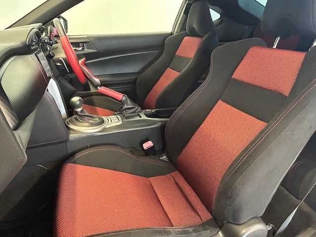トヨタ ８６ GT 静岡県 2012(平24)年 9.8万km クリスタルブラックシリカ (株)IDOMが運営する【じしゃロン浜松店】の自社ローン専用車両になりますこちらは現金またはオートローンご利用時の価格です。自社ローンご希望の方は別途その旨お申付け下さい/社外ナビ（AVIC-ZH99）/CD/DVD/AM/FM/Bluetooth/フルセグテレビ/スマートキー/パドルシフト/社外スロットルコントローラー/バックカメラ/社外マフラー/ドアバイザー/フォグランプ