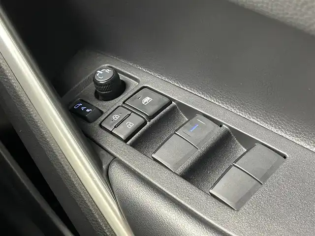 トヨタ カローラ クロス ハイブリッド Z 茨城県 2023(令5)年 3.4万km スパークリングブラックパールクリスタルシャイン 純正DA/バックカメラ/フルセグ/ナビキット/AC100V/衝突被害軽減ブレーキ/車線逸脱抑制装置/レーダークルーズコントロール/オートマチックハイビーム/クリアランスソナー/BSM/ETC2.0/ドラレコ/シートヒーター/純正18インチAW/LEDヘッドライト/スマートキー