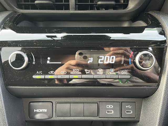 トヨタ ヤリスクロス G 茨城県 2024(令6)年 0.6万km ベージュ ワンオーナー/純正ディスプレイオーディオ＆ナビ機能付き/(地デジTV・BT・USB・ラジオ再生)/レーダークルーズコントロール/レーンアシスト/プリクラッシュセーフティ/コーナーセンサー/バックカメラ/ドライブレコーダー/ETC/オートライト/LEDヘッドライト/純正16inアルミホイール/スマートキー/スペアキー/取扱説明書/保証書