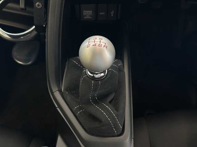 ホンダ Ｓ６６０ β 岐阜県 2018(平30)年 2.3万km ナイトホークブラックパール ６MT/社外マフラー（ＳＰＯＯＮ）/ＬＥＤヘッドライト/オートライト/プッシュスタート/スマートキー/スペアキー/ステアリングスイッチ/iPod対応USBプレーヤー/AM・FMチューナー/オートエアコン/横滑り防止/ＵＳＢポート/シガーソケット/純正フロアマット