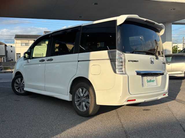 ホンダ ステップワゴン スパーダ Z クールスピリット 愛知県 2014(平26)年 16.1万km ホワイトオーキッドパール 4WD/バックカメラ/後席モニター/Gathers９インチSDナビ/SD/DVD/Bluetooth/フルセグTV/100V充電/両側パワースライドドア/クルーズコントロール/パドルシフト/ビルトインETC/純正フロアマット/純正アルミホイール/チップアップシート/ウォークスルー/スマートキー/スペアキー/保証書/取扱説明書
