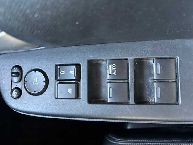 ホンダ ステップワゴン スパーダ Z クールスピリット 愛知県 2014(平26)年 16.1万km ホワイトオーキッドパール 4WD/バックカメラ/後席モニター/Gathers９インチSDナビ/SD/DVD/Bluetooth/フルセグTV/100V充電/両側パワースライドドア/クルーズコントロール/パドルシフト/ビルトインETC/純正フロアマット/純正アルミホイール/チップアップシート/ウォークスルー/スマートキー/スペアキー/保証書/取扱説明書