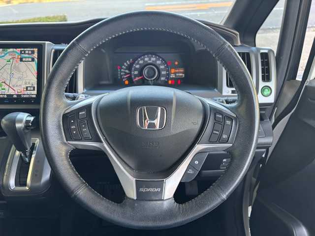 ホンダ ステップワゴン スパーダ Z クールスピリット 愛知県 2014(平26)年 16.1万km ホワイトオーキッドパール 4WD/バックカメラ/後席モニター/Gathers９インチSDナビ/SD/DVD/Bluetooth/フルセグTV/100V充電/両側パワースライドドア/クルーズコントロール/パドルシフト/ビルトインETC/純正フロアマット/純正アルミホイール/チップアップシート/ウォークスルー/スマートキー/スペアキー/保証書/取扱説明書