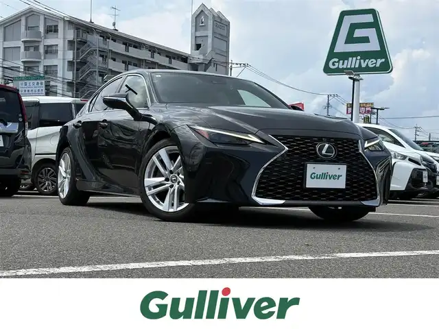 レクサス ＩＳ 300 大分県 2021(令3)年 6万km グラファイトブラックガラスフレーク ・純正ナビ(CD/DVD/SD/USB/AUX/BT/Miracast)/・全方位カメラ/・フルセグテレビ/・ムーンルーフ/・赤シート/・プリクラッシュセーフティ/・ブラインドスポットモニター/・コーナーセンサー/・ETC 2.0/・ドライブレコーダー/・オートハイビーム/・レーダークルーズコントロール/・パドルシフト/・パワーシート/・シートヒーター/・スマートキー/・純正アルミホイール