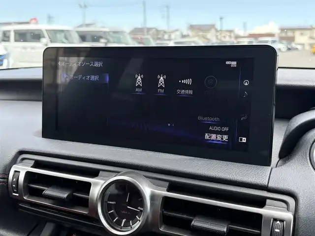 レクサス ＩＳ 300 大分県 2021(令3)年 6万km グラファイトブラックガラスフレーク ・純正ナビ(CD/DVD/SD/USB/AUX/BT/Miracast)/・全方位カメラ/・フルセグテレビ/・ムーンルーフ/・赤シート/・プリクラッシュセーフティ/・ブラインドスポットモニター/・コーナーセンサー/・ETC 2.0/・ドライブレコーダー/・オートハイビーム/・レーダークルーズコントロール/・パドルシフト/・パワーシート/・シートヒーター/・スマートキー/・純正アルミホイール