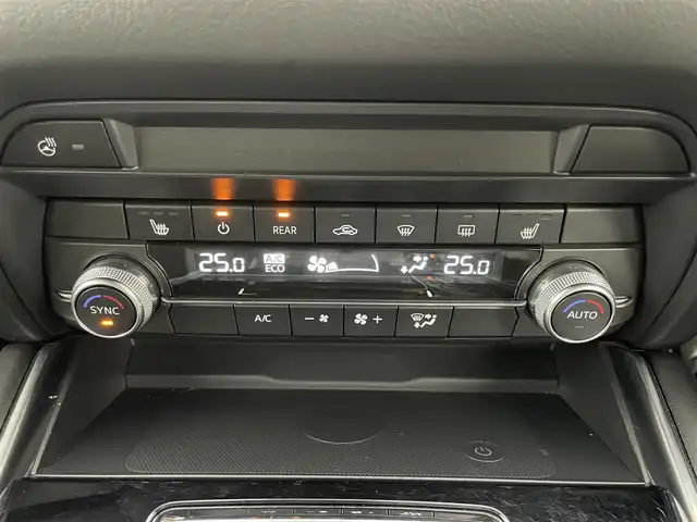 マツダ ＣＸ－８ XD ブラックトーンエディション 岡山県 2022(令4)年 3.3万km ジェットブラックマイカ BOSEスピーカー/純正10.25インチナビ/・フルセグTV/Bluetooth接続/360°ビューモニター/衝突被害軽減ブレーキ/レーンキープアシスト/レーダークルーズコントロール/ブラインドスポットモニター/ワイヤレス充電/ステアリングスイッチ/ステアリングヒーター/ハーフレザーシート/・パワーシート/・シートヒーター/スマートキー＆プッシュスタート/オートブレーキホールド/ヘッドアップディスプレイ/オートハイビーム/横滑り防止/カーテンエアバック/サイドエアバック/左右分離型フルオートエアコン/純正LEDヘッドライト