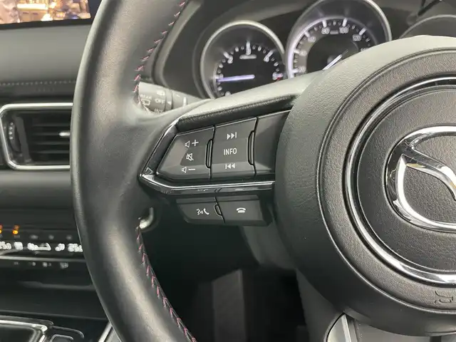 マツダ ＣＸ－８ XD ブラックトーンエディション 岡山県 2022(令4)年 3.3万km ジェットブラックマイカ BOSEスピーカー/純正10.25インチナビ/・フルセグTV/Bluetooth接続/360°ビューモニター/衝突被害軽減ブレーキ/レーンキープアシスト/レーダークルーズコントロール/ブラインドスポットモニター/ワイヤレス充電/ステアリングスイッチ/ステアリングヒーター/ハーフレザーシート/・パワーシート/・シートヒーター/スマートキー＆プッシュスタート/オートブレーキホールド/ヘッドアップディスプレイ/オートハイビーム/横滑り防止/カーテンエアバック/サイドエアバック/左右分離型フルオートエアコン/純正LEDヘッドライト