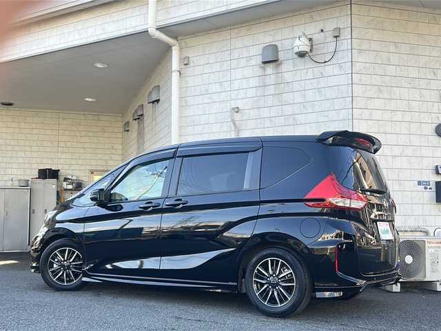 ホンダ フリード ハイブリット モデューロX 神奈川県 2023(令5)年 2.1万km クリスタルブラックパール 純正ナビ（CD/DVD/AM/FM/SD/BT/フルセグTV)/バックカメラ/前後ドライブレコーダー/レーダークルーズコントロール/ETC2.0/KYBサスペンション/両側パワースライドドア/レーンキープアシスト/横滑り防止装置/コーナーセンサー/プリクラッシュ/ハーフレザーシート/エンジンスタートボタン/オートライト/純正フロアマット/純正アルミホイール/スペアキー×１/保証書/取扱説明書