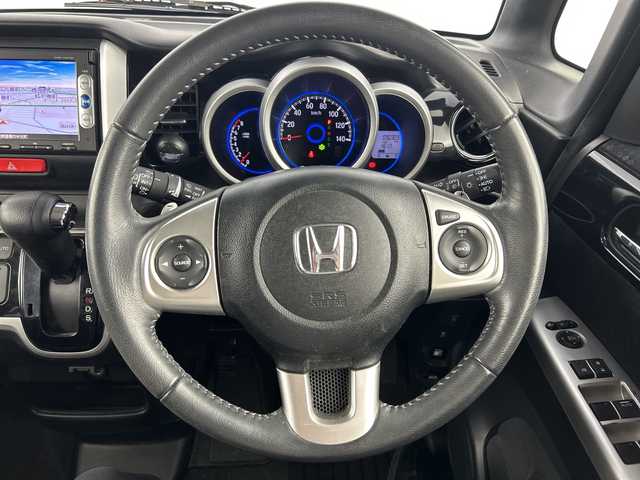 ホンダ Ｎ ＢＯＸ カスタム G ターボ Lパッケージ 愛知県 2015(平27)年 9.1万km プレミアムディープロッソパール 純正7インチＳＤナビ/（ＤＶＤ/ＣＤ/ワンセグ/Bluetooth/ＡＭ/ＦＭ）/バックカメラ/両側パワースライドドア/ハーフレザーシート/クルーズコントロール/スマートキー/キセノンライト/純正１５インチＡＷ/純正フロアマット/ＥＴＣ