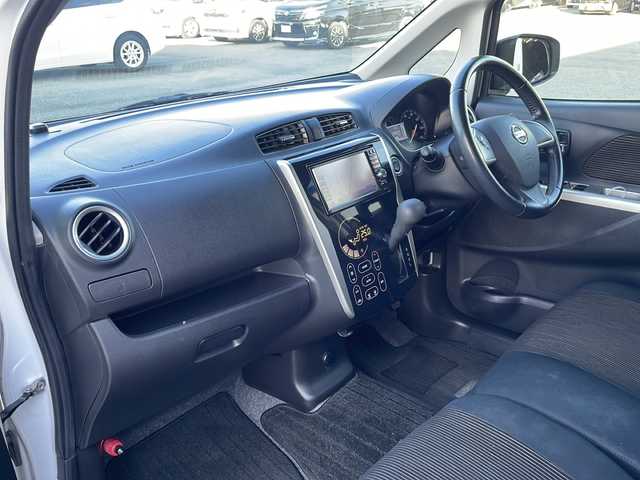 日産 デイズ ハイウェイスターG 熊本県 2014(平26)年 8.6万km ホワイトパール (株)IDOMが運営する【じしゃロン熊本店】の自社ローン専用車両になります。こちらは現金ご利用時の価格です。自社ローンご希望の方は別途その旨お申付け下さい　/全方位カメラ/アイドリングストップ/HIDヘッドライト/オートライト/スマートキー/プッシュスタート/純正15インチアルミホイール