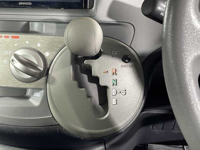 トヨタ シエンタ X LTD 沖縄県 2009(平21)年 8.6万km ライトグリーンメタリック 禁煙車　/７人乗り　/社外ディスプレイオーディオ/（ＢＴ，ＣＤ，ＵＳＢ，ＡｐｐｌｅＣａｒＰｌａｙ）　/バックカメラ　/片側パワースライドドア　/ドライブレコーダー　/ＥＴＣ/純正フロアマット　/電動格納ミラー　/ヘッドライトレベライザー