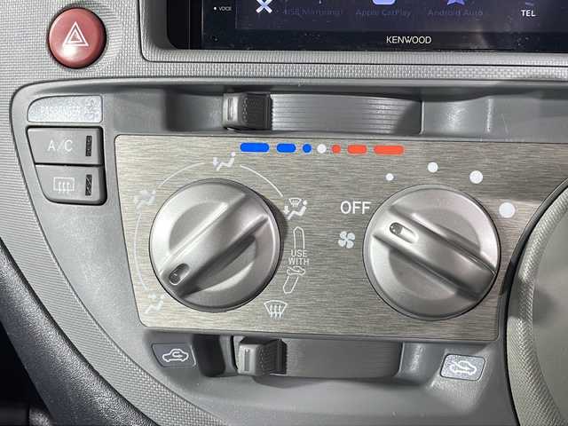 トヨタ シエンタ X LTD 沖縄県 2009(平21)年 8.6万km ライトグリーンメタリック 禁煙車　/７人乗り　/社外ディスプレイオーディオ/（ＢＴ，ＣＤ，ＵＳＢ，ＡｐｐｌｅＣａｒＰｌａｙ）　/バックカメラ　/片側パワースライドドア　/ドライブレコーダー　/ＥＴＣ/純正フロアマット　/電動格納ミラー　/ヘッドライトレベライザー