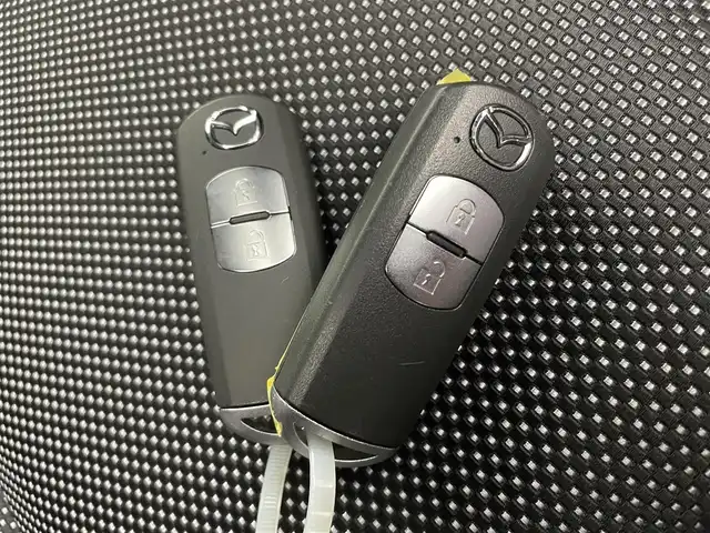 マツダ デミオ 13S ツーリング 富山県 2017(平29)年 4.6万km ソウルレッドプレミアムメタリック 純正ナビ/（AM/FM/CD/TV/DVD/BT)/フルセグテレビ/Bluetooth/レーダークルーズコントロール/リアパーキングセンサー/アイドリングストップ/前席シートヒーター/USB端子×2/AUX端子/純正フロアマット/プッシュスタート/スマートキー×2/オートライト/アダプティブLEDヘッドライト/車線逸脱警報システム/横滑り防止装置/ETC/ABS