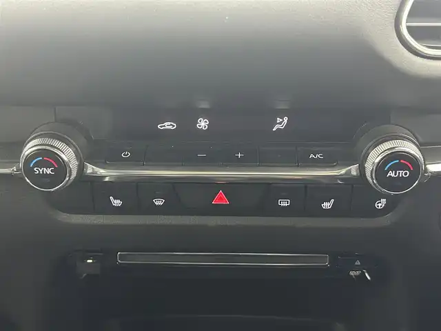 マツダ ＣＸ－３０ 20S Lパッケージ 熊本県 2021(令3)年 4.4万km スノーフレイクホワイトパールマイカ 禁煙車　/ワンオーナー　/ＢＯＳＥサウンド　/純正ナビ（ＣＤ・ＤＶＤ・フルセグ・ＢＴ・ＳＤ・ＵＳＢ・HDMI）/アラウンドビューモニター　/前方ドライブレコーダー　/アダブティブクルーズコントロール/ＥＴＣ　/衝突軽減ブレーキ/レーンキープアシスト/横滑り防止/ブラインドスポットモニター/前後クリアランスソナー　/前席シートヒーター/ステアリングヒーター/運転席パワーシート/シートメモリー/ヘッドアップディスプレイ/パワーバックドア/ハーフレザーシート/純正フロアマット/純正１８インチAW/オートライト/オートマチックハイビーム/LEDヘッドライト/スマートキー/プッシュスタート/スペアキー1本/保証書/取扱説明書