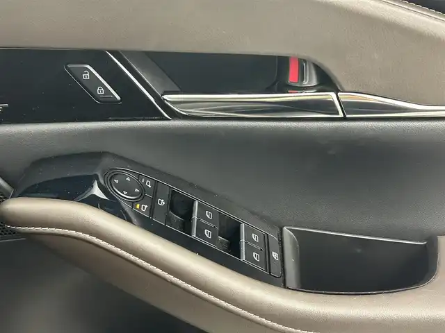 マツダ ＣＸ－３０ 20S Lパッケージ 熊本県 2021(令3)年 4.4万km スノーフレイクホワイトパールマイカ 禁煙車　/ワンオーナー　/ＢＯＳＥサウンド　/純正ナビ（ＣＤ・ＤＶＤ・フルセグ・ＢＴ・ＳＤ・ＵＳＢ・HDMI）/アラウンドビューモニター　/前方ドライブレコーダー　/アダブティブクルーズコントロール/ＥＴＣ　/衝突軽減ブレーキ/レーンキープアシスト/横滑り防止/ブラインドスポットモニター/前後クリアランスソナー　/前席シートヒーター/ステアリングヒーター/運転席パワーシート/シートメモリー/ヘッドアップディスプレイ/パワーバックドア/ハーフレザーシート/純正フロアマット/純正１８インチAW/オートライト/オートマチックハイビーム/LEDヘッドライト/スマートキー/プッシュスタート/スペアキー1本/保証書/取扱説明書