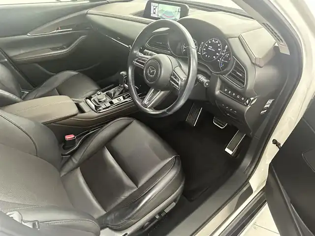 マツダ ＣＸ－３０ 20S Lパッケージ 熊本県 2021(令3)年 4.4万km スノーフレイクホワイトパールマイカ 禁煙車　/ワンオーナー　/ＢＯＳＥサウンド　/純正ナビ（ＣＤ・ＤＶＤ・フルセグ・ＢＴ・ＳＤ・ＵＳＢ・HDMI）/アラウンドビューモニター　/前方ドライブレコーダー　/アダブティブクルーズコントロール/ＥＴＣ　/衝突軽減ブレーキ/レーンキープアシスト/横滑り防止/ブラインドスポットモニター/前後クリアランスソナー　/前席シートヒーター/ステアリングヒーター/運転席パワーシート/シートメモリー/ヘッドアップディスプレイ/パワーバックドア/ハーフレザーシート/純正フロアマット/純正１８インチAW/オートライト/オートマチックハイビーム/LEDヘッドライト/スマートキー/プッシュスタート/スペアキー1本/保証書/取扱説明書