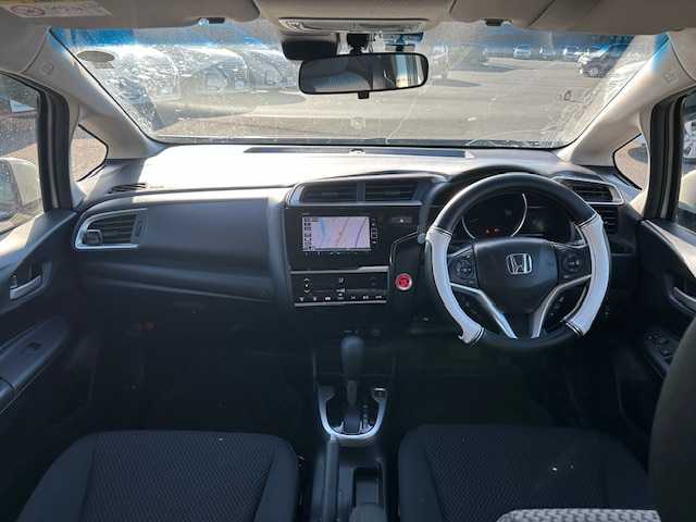 ホンダ フィット 13G L ホンダセンシング 岡山県 2019(平31)年 3.8万km パール 純正 SDナビ/(CD/DVD/BT/フルセグTV)/バックカメラ/衝突被害軽減システム/車線逸脱警報/クルーズコントロール/横滑り防止装置/ETC/ドライブレコーダー/アイドリングストップ/LEDヘッドライト/フォグランプ/オートライト/ウィンカーミラー/電動格納ミラー/純正アルミホイール/プッシュスタート/スマートキー/フロアマット/ドアバイザー