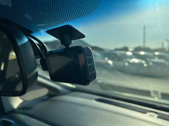 ホンダ フィット 13G L ホンダセンシング 岡山県 2019(平31)年 3.8万km パール 純正 SDナビ/(CD/DVD/BT/フルセグTV)/バックカメラ/衝突被害軽減システム/車線逸脱警報/クルーズコントロール/横滑り防止装置/ETC/ドライブレコーダー/アイドリングストップ/LEDヘッドライト/フォグランプ/オートライト/ウィンカーミラー/電動格納ミラー/純正アルミホイール/プッシュスタート/スマートキー/フロアマット/ドアバイザー
