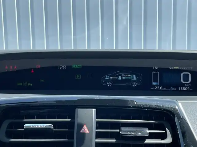 トヨタ プリウス ＰＨＶ S セーフティパッケージ 滋賀県 2022(令4)年 1.4万km アティチュードブラックマイカ ワンオーナー/純正ナビ/・Bluetooth/・カープレイ/ETC2.0/前後ドラレコ/LEDヘッドライト/オートハイビーム/フォグ/革ステアリングリモコン/レーダークルーズコントロール/セーフティーセンス/パノラミックビューモニター/オートリトラミラー/ブラインドスポット/100V充電/USB/充電ケーブル