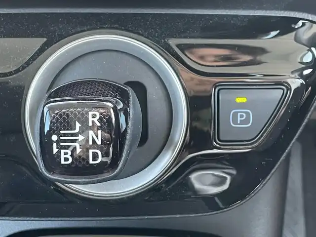 トヨタ プリウス ＰＨＶ S セーフティパッケージ 滋賀県 2022(令4)年 1.4万km アティチュードブラックマイカ ワンオーナー/純正ナビ/・Bluetooth/・カープレイ/ETC2.0/前後ドラレコ/LEDヘッドライト/オートハイビーム/フォグ/革ステアリングリモコン/レーダークルーズコントロール/セーフティーセンス/パノラミックビューモニター/オートリトラミラー/ブラインドスポット/100V充電/USB/充電ケーブル