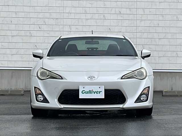 トヨタ ８６ GT リミテッド 山形県 2013(平25)年 14.6万km サテンホワイトパール 禁煙車/ワンオーナー/６MT/純正ナビ(AM.FM.CD.DVD.Bluetooth.TV)/シートヒーター【D/N席】/ハーフレザー/純正フロアマット/エンジンスタートボタン/スペアキー1本/横滑り防止装置/純正AW17インチスタッドレスタイヤ積込