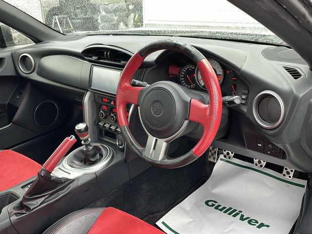 トヨタ ８６ GT リミテッド 山形県 2013(平25)年 14.6万km サテンホワイトパール 禁煙車/ワンオーナー/６MT/純正ナビ(AM.FM.CD.DVD.Bluetooth.TV)/シートヒーター【D/N席】/ハーフレザー/純正フロアマット/エンジンスタートボタン/スペアキー1本/横滑り防止装置/純正AW17インチスタッドレスタイヤ積込