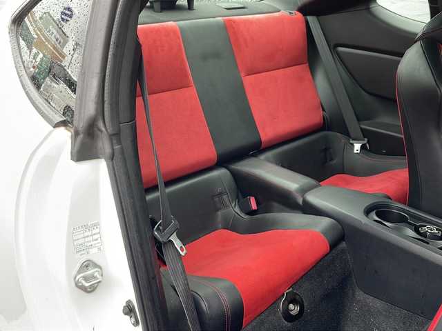トヨタ ８６ GT リミテッド 山形県 2013(平25)年 14.6万km サテンホワイトパール 禁煙車/ワンオーナー/６MT/純正ナビ(AM.FM.CD.DVD.Bluetooth.TV)/シートヒーター【D/N席】/ハーフレザー/純正フロアマット/エンジンスタートボタン/スペアキー1本/横滑り防止装置/純正AW17インチスタッドレスタイヤ積込